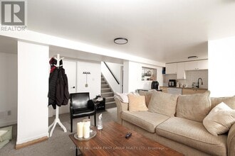 1443 Westbrook Dr in Peterborough, ON - Building Photo - Building Photo