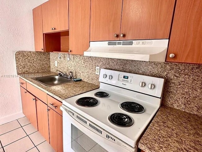 2731 NW 27th St in Miami, FL - Building Photo - Building Photo