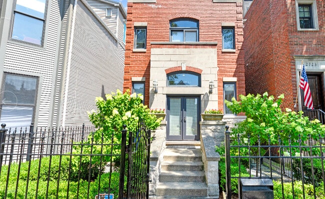 property at 2725 N Magnolia Ave