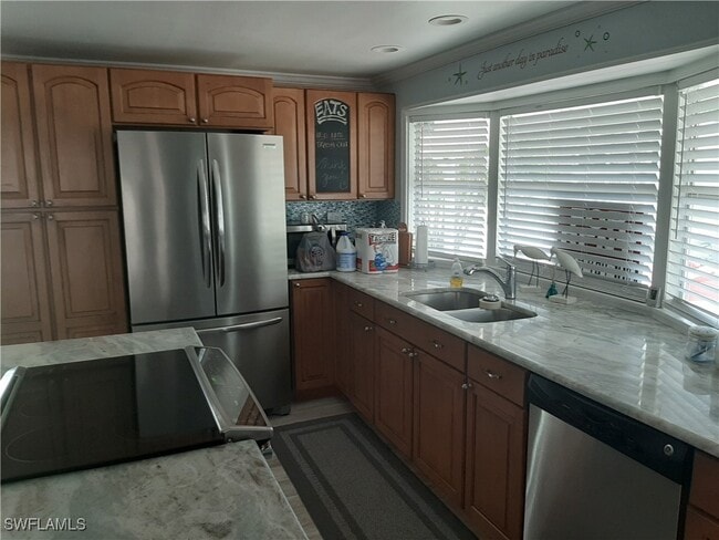 property at 125 Queen Palm Dr