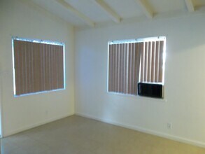 1007 E El Monte Way in Dinuba, CA - Building Photo - Building Photo