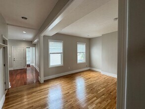 24 Ward St, Unit 2 in Boston, MA - Building Photo - Building Photo