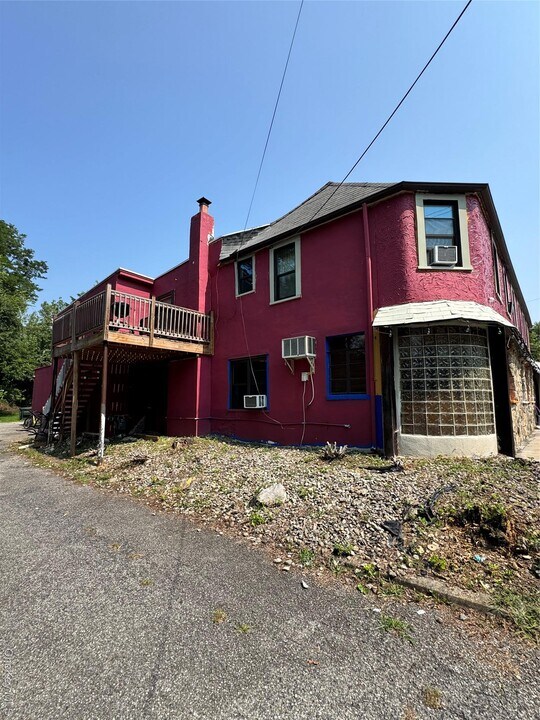 213 NY-82 in Fishkill, NY - Building Photo