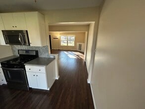 4447 Timberdale Dr in Stow, OH - Foto de edificio - Building Photo