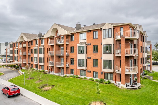 4600 René-Émard Rue in Pierrefonds, QC - Building Photo - Building Photo
