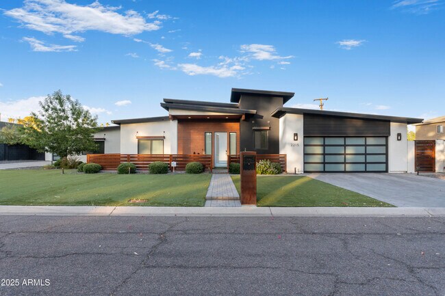 2215 N 38th Way in Phoenix, AZ - Building Photo - Building Photo