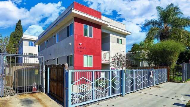 1231 1/2 W 36th Pl, Unit 1231.5 in Los Angeles, CA - Building Photo - Building Photo