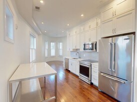 2 Market St in Cambridge, MA - Building Photo