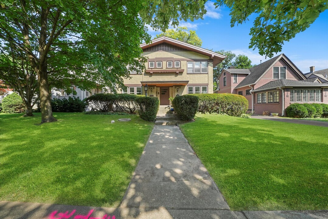 153 Barrypoint Rd, Unit Barry1stfloor in Riverside, IL - Foto de edificio