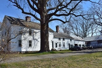 190 Russell St in Hadley, MA - Building Photo - Building Photo