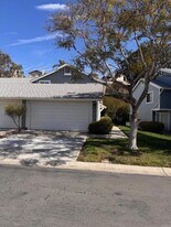 411 Windjammer Cir in Chula Vista, CA - Building Photo
