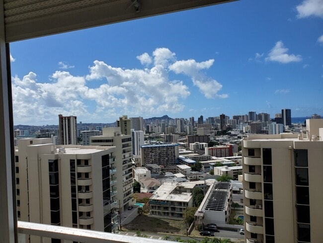 999 Wilder Ave, Unit 803 in Honolulu, HI - Building Photo - Building Photo