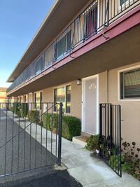 Argyle Apartments in San Leandro, CA - Foto de edificio - Building Photo