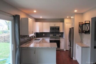 2580 Sunhill Dr in Waterford Township, MI - Building Photo - Building Photo