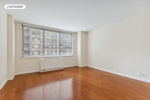 235 E 40th St in New York, NY - Building Photo