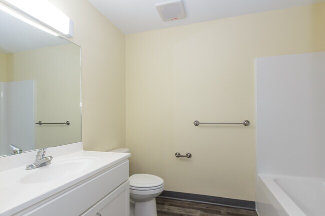 Bedford Village Manor at Riddlebrook in Manchester, NH - Building Photo - Building Photo