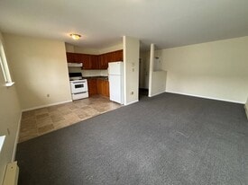 40 Young St in Fredericton, NB - Building Photo