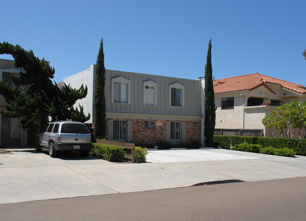 1819 Chalcedony St in San Diego, CA - Building Photo