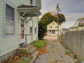 46 Holmes St in Stonington, CT - Building Photo - Building Photo