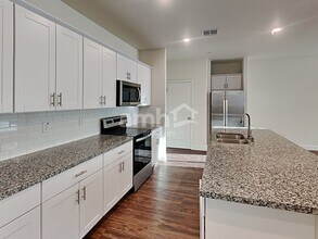678 N Water St in Henderson, NV - Foto de edificio - Building Photo