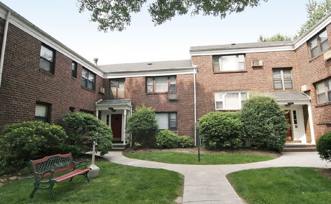 Stephanie Gardens in Garwood, NJ - Foto de edificio - Building Photo