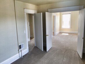 612 N 43rd St, Unit 612U in Seattle, WA - Foto de edificio - Building Photo