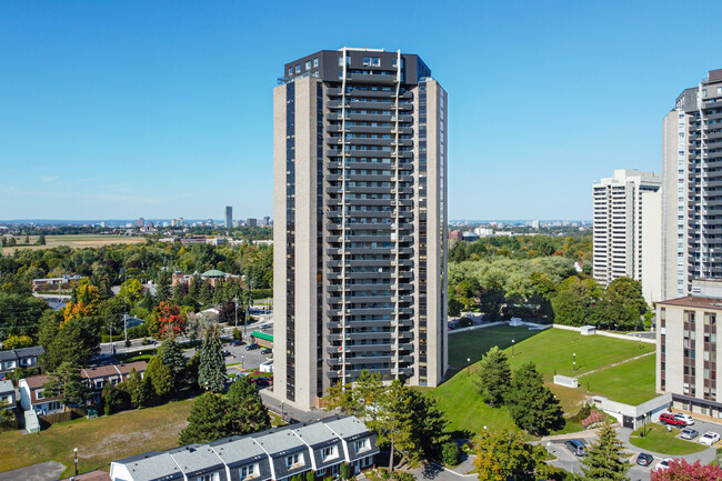 900 Dynes Rd in Ottawa, ON - Building Photo - Building Photo