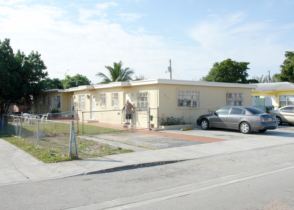 444 E 32nd St in Hialeah, FL - Building Photo