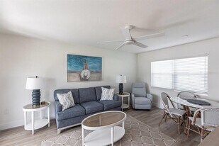 6020 Midnight Pass Rd in Sarasota, FL - Building Photo