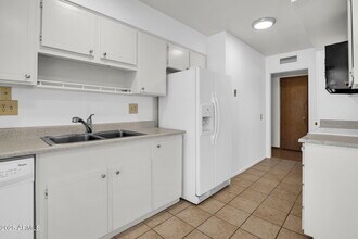 10137 Willowcreek Cir in Sun City, AZ - Building Photo - Building Photo
