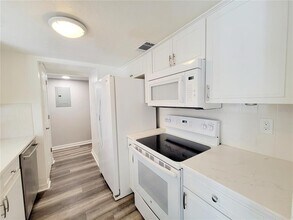 4160 35th Terrace S in St. Petersburg, FL - Building Photo - Building Photo