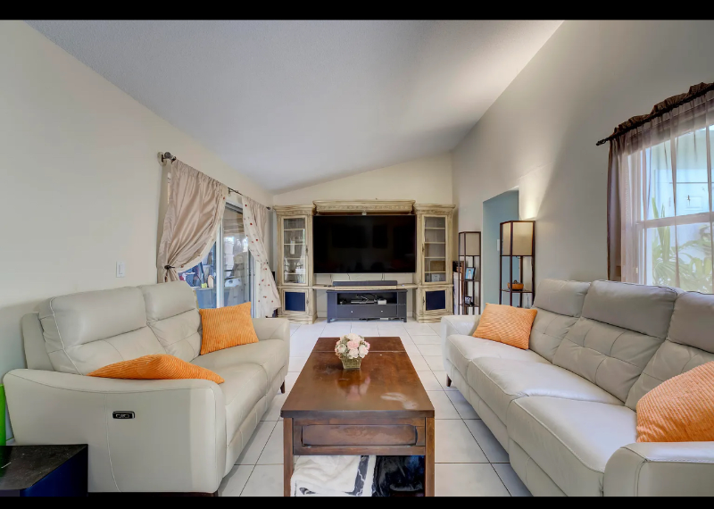 10362 Oliver Ln in Royal Palm Beach, FL - Foto de edificio