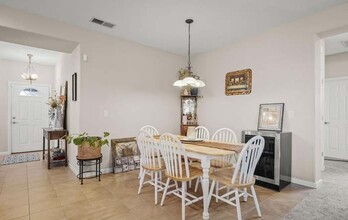 6747 Jaquenetta Dr in Sparks, NV - Foto de edificio - Building Photo