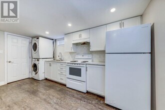 607 Wychwood St in Oshawa, ON - Building Photo - Building Photo