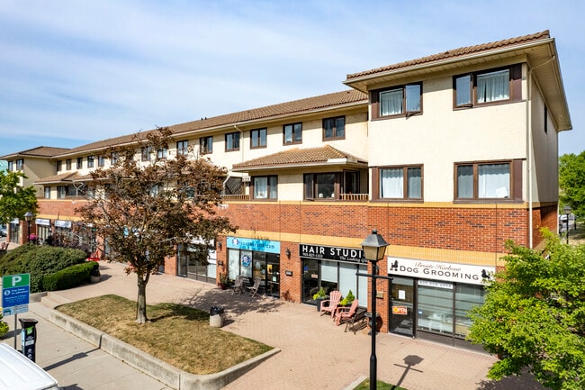 2411-2427 Marine Dr in Oakville, ON - Building Photo - Building Photo
