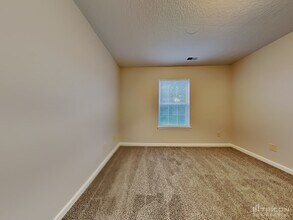 6103 E Meadow Ridge Rd in Columbus, IN - Building Photo - Building Photo
