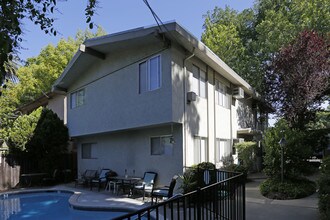 2810 H St in Sacramento, CA - Foto de edificio - Building Photo