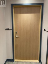 395 Square One Dr in Mississauga, ON - Building Photo