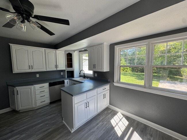 37 Blackhawk Hills Dr in Rock Island, IL - Building Photo - Building Photo