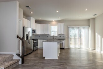 231 Roudwood Dr in Simpsonville, SC - Building Photo - Building Photo
