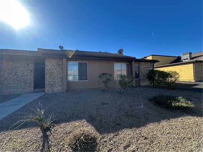 property at 1467 Hialeah Dr