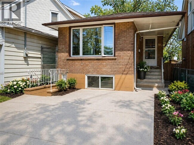 property at 307 Dunsmure Rd