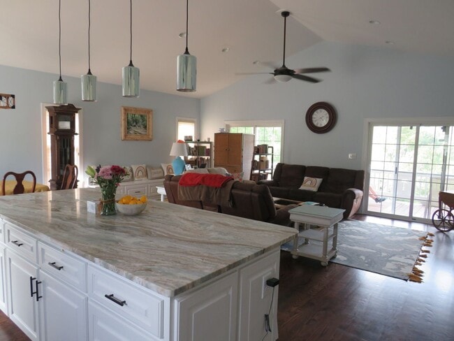 9805 Outrigger Ct in Emerald Isle, NC - Building Photo - Building Photo