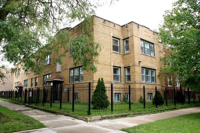 3000 W 61st St in Chicago, IL - Building Photo