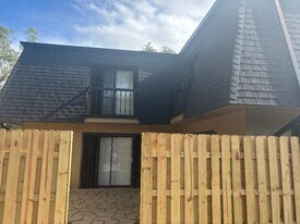 13989 SW 94th Cir Ln in Miami, FL - Building Photo