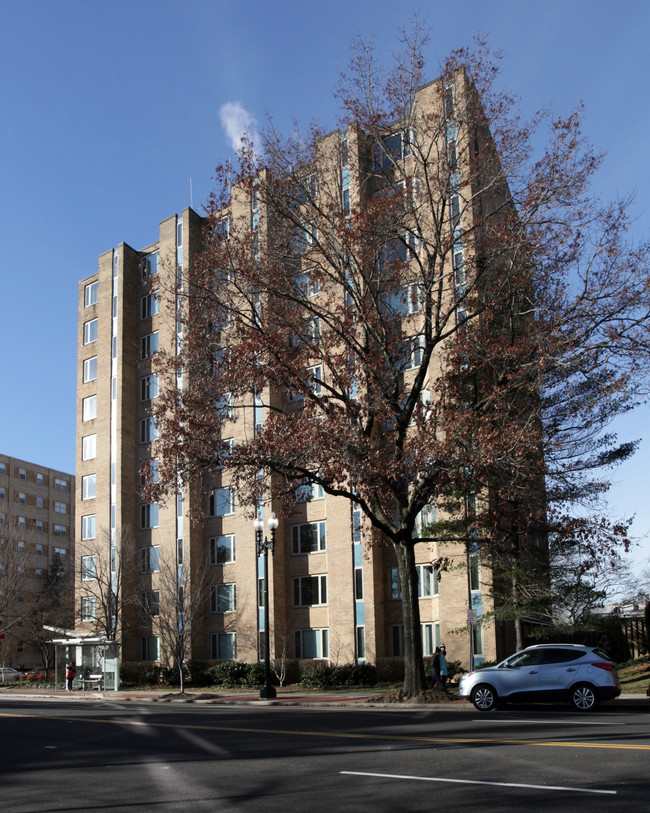 2800 Wisconsin Ave NW in Washington, DC - Building Photo - Building Photo