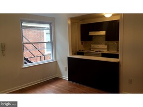 1736 Pine St, Unit 3R in Philadelphia, PA - Building Photo - Building Photo