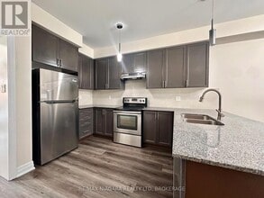 102 Cannery Dr in Niagara-On-The-Lake, ON - Foto de edificio - Building Photo