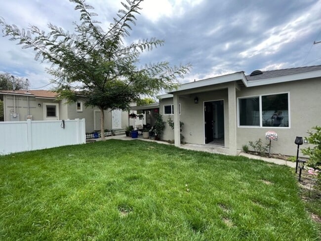 2283 Oregon Ave in Long Beach, CA - Building Photo - Building Photo