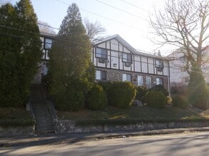 232 Waterville St, Unit 8 in Waterbury, CT - Building Photo - Building Photo